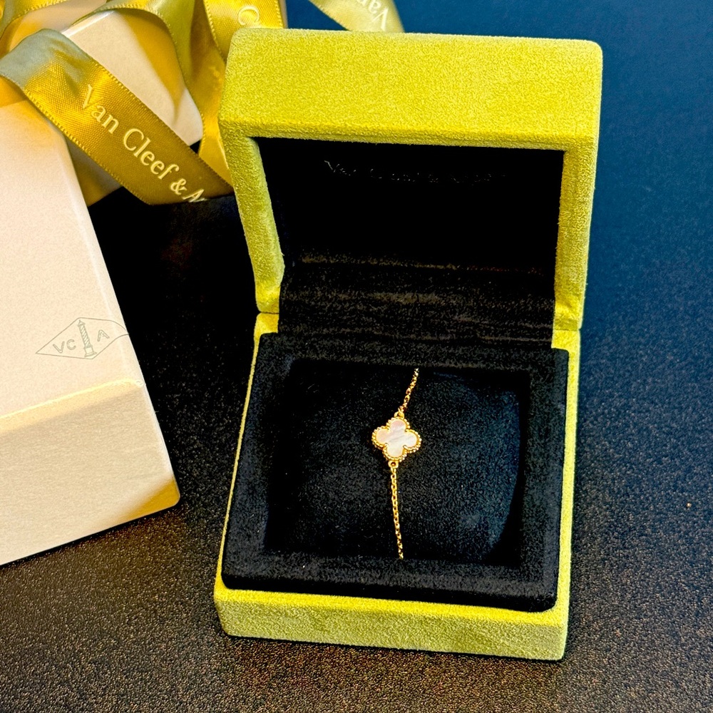 SOLD!!!  Authentic Van Cleef & Arpels Sweet Alhambra Bracelet